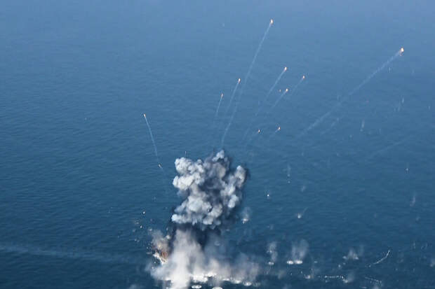 Эскалация у берегов: США стянули 2 тысячи военных к Ормузскому проливу