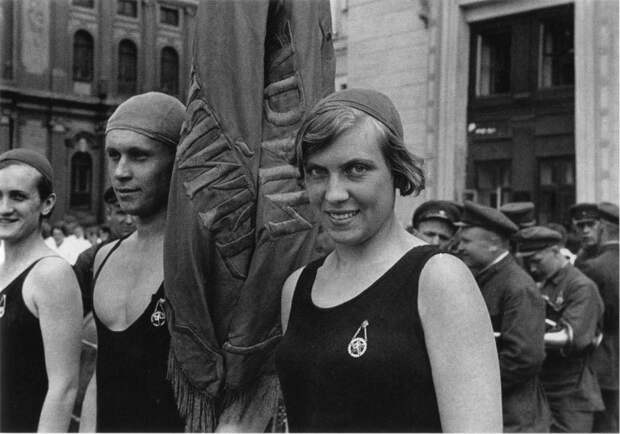Спортсменки, комсомолки, красавицы 1930 х 0 d7a4c 22b7ffd4 XXXL 800x561 Спортсменки, комсомолки, красавицы 1930 х