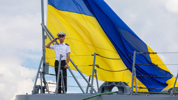 Украина боится забирать брошенные в Крыму корабли