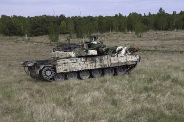 Французы в деле газетной маскировки не отстают.