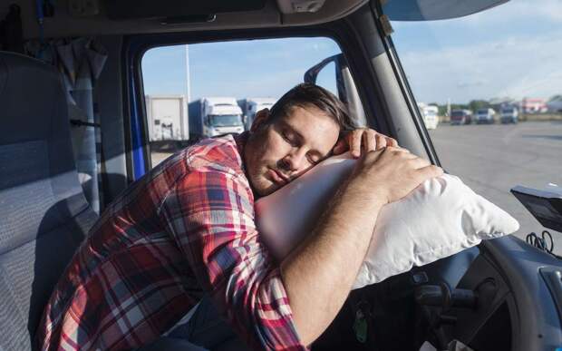 Невидимый враг за рулем: что вызывает «сонное опьянение» водителя