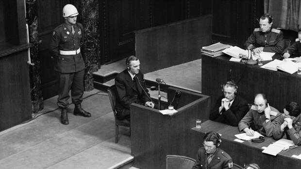 Паулюс на процессе в Нюрнберге 
