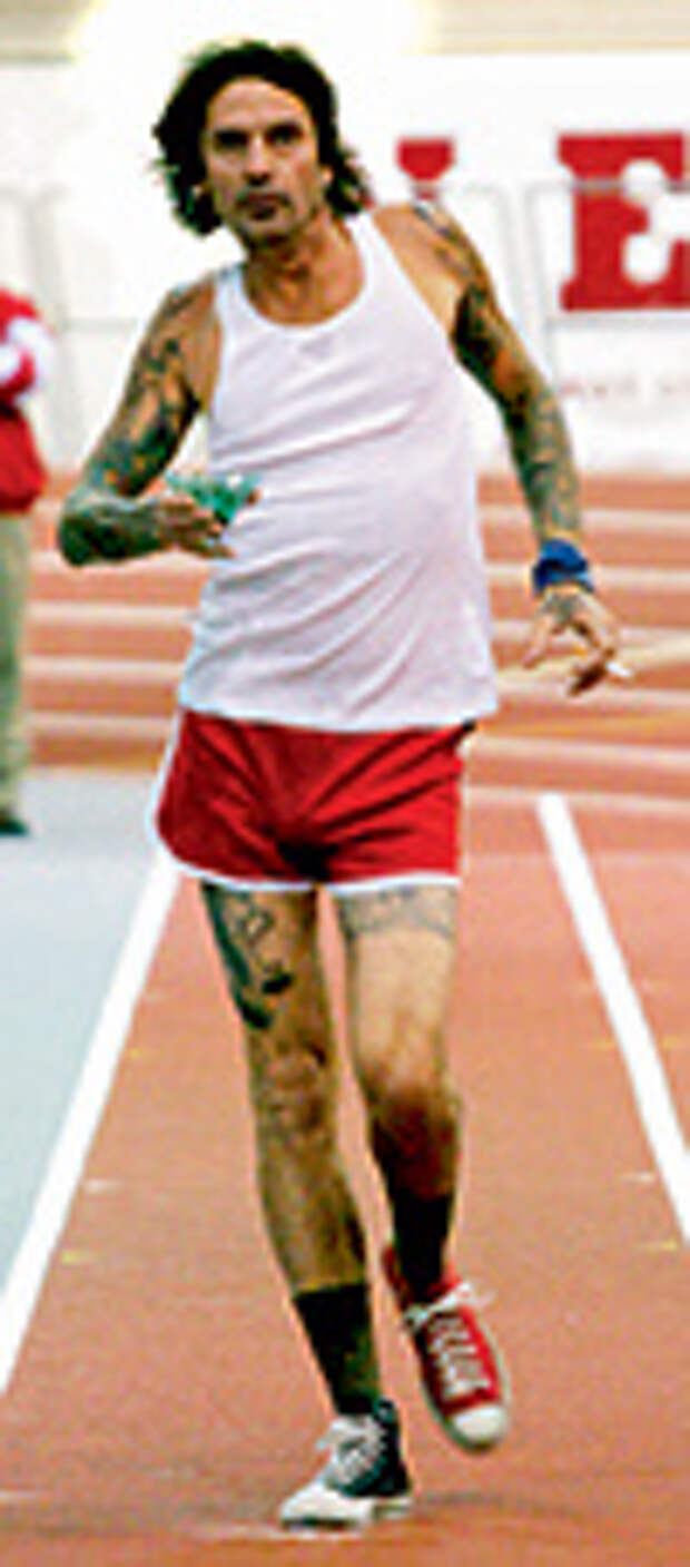 По утрам, надев трусы...