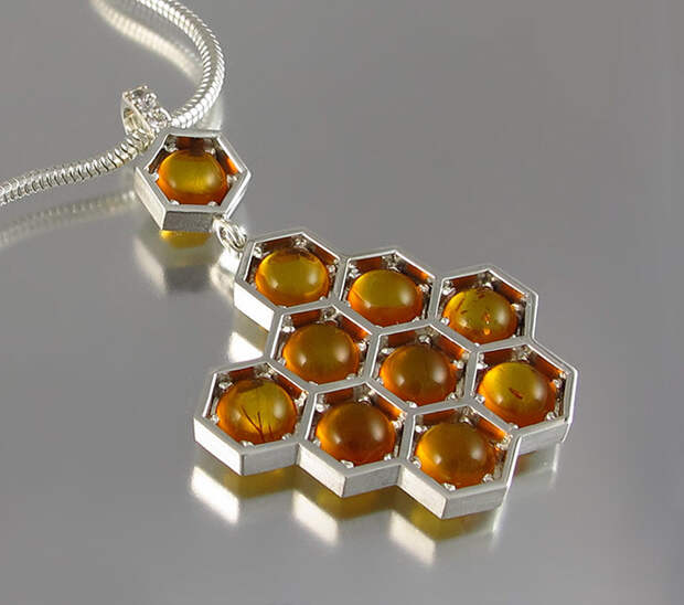 honeycomb-jewelry-bee-winged-lion-16