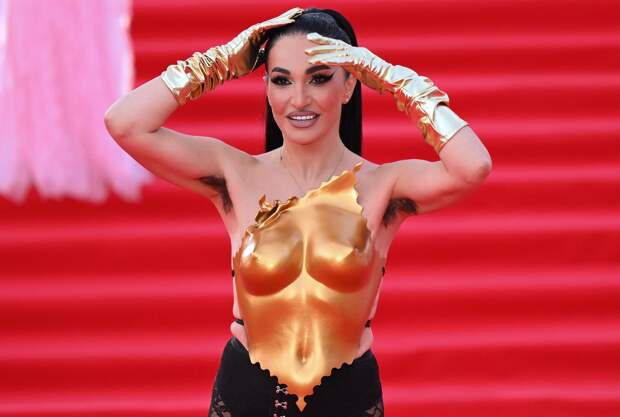 Выход экс-участницы «Дома-2» без штанов на ММКФ возмутил уволенную из-за возраста актрису