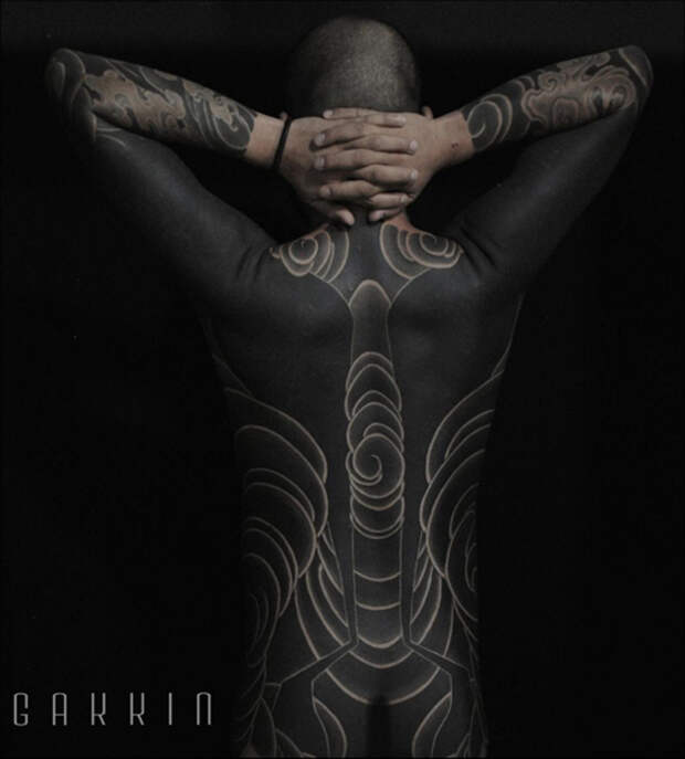 Одеть себя в татуировку: амбициозные масштабные тату от японского мастера