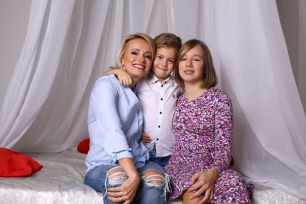 Оксана Гутцайт с детьми