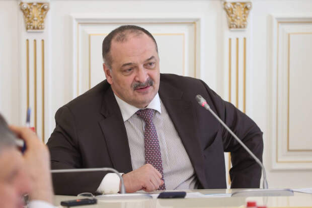 Глава Дагестана провел рабочую встречу с председателем совета директоров ОАО "Салаватстекло"