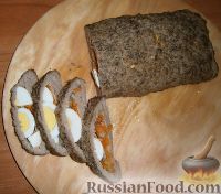 Фото к рецепту: Рулет из фарша с начинкой