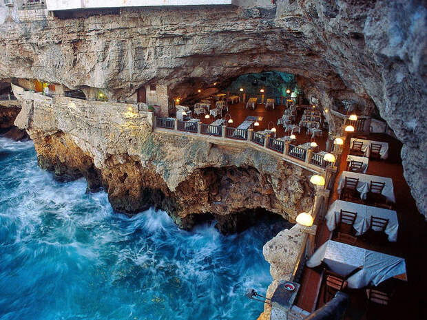 italian-cave-restaurant-grotta-palazzese-polignano-mare-31