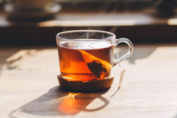 Диетолог Лазуренко рекомендует пить чай отдельно от приема пищи