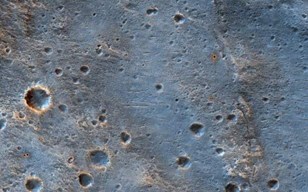Кратер к юго-востоку от места посадки марсохода ExoMars 2020 в Oxia Palus Кратер к юго-востоку от места посадки марсохода ExoMars 2020 в Oxia Palus