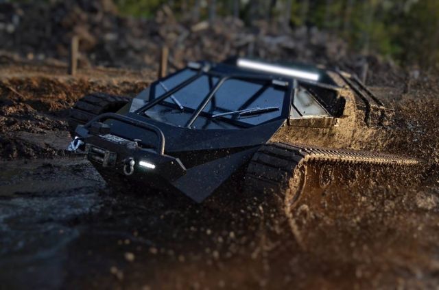 Гражданский танк Ripsaw EV2 (9 фото)