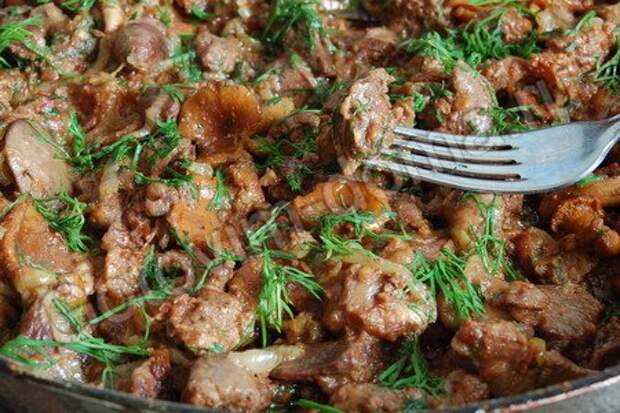 рецепт Куриная печень с грибами
