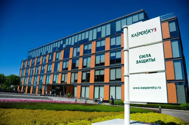 Экономист Колташов назвал радикальный способ борьбы с «утечкой мозгов»