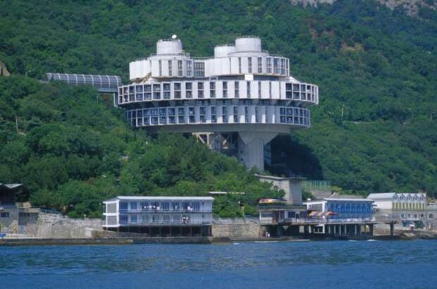 Открытый доступ на пляжи ударил по имиджу крымских санаториев Открытый доступ на пляжи ударил по имиджу крымских санаториев