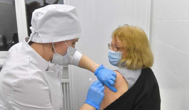 Москвичи смогут сделать прививку от коронавируса на дому