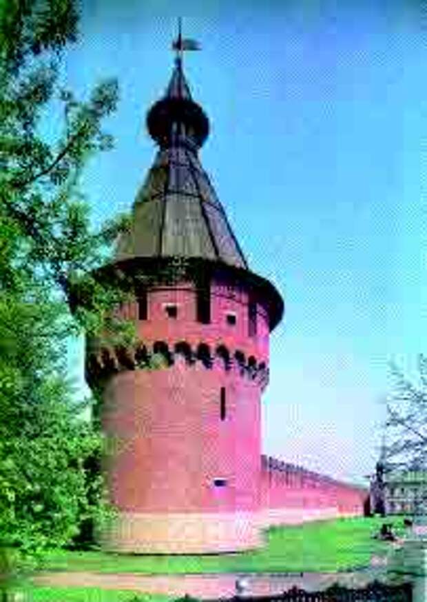 Спасская башня Тульского кремля. Кремль построен в начале XVI века по указу Василия III. Долгое время это был главный оборонительный рубеж на юге Московского государства.