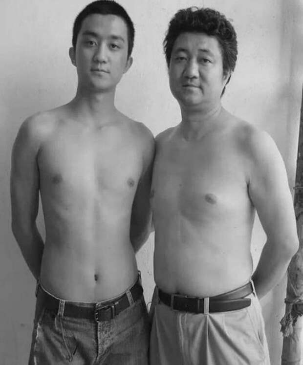 отец и сын фотографировались 30 лет вместе
