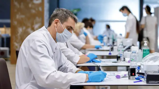 В Москве привились от коронавируса 67% работников из сфер с обязательной вакцинацией