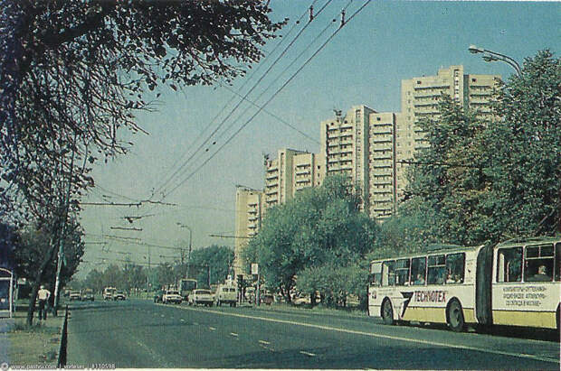 Троллейбус на проспекте Маршала Жукова. Троллейбус на проспекте Маршала Жукова. 90-е, москва, фотографии