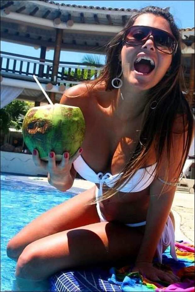 Симпатичные девушки загорают