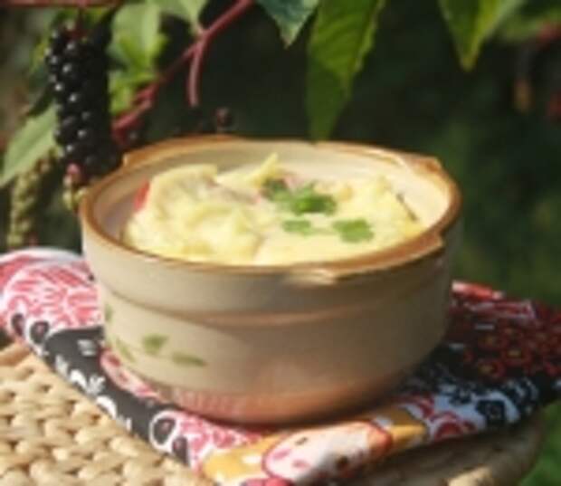 Пельмени в омлете с овощами