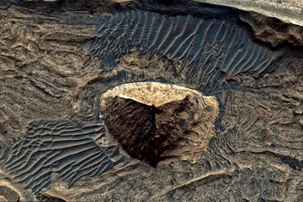 ScienceAlert: "пирамида" на Марсе оказалась оптической иллюзией