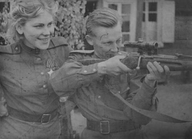 Роза Шанина - красавица-снайпер из Архангельской области. Роза Шанина - красавица-снайпер из Архангельской области.
