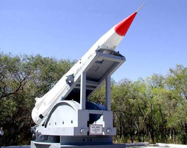 Памятник ракете А-925 в г.Приозерске (без стартовой ступени), полигон Сары-Шаган (http://kursakov.narod.ru)