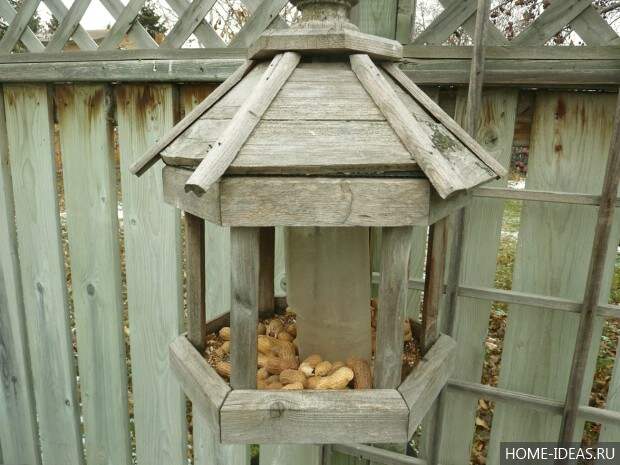 Кормушка домик