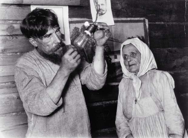 Shaikhet; Light Bulb in a Hut; 1936