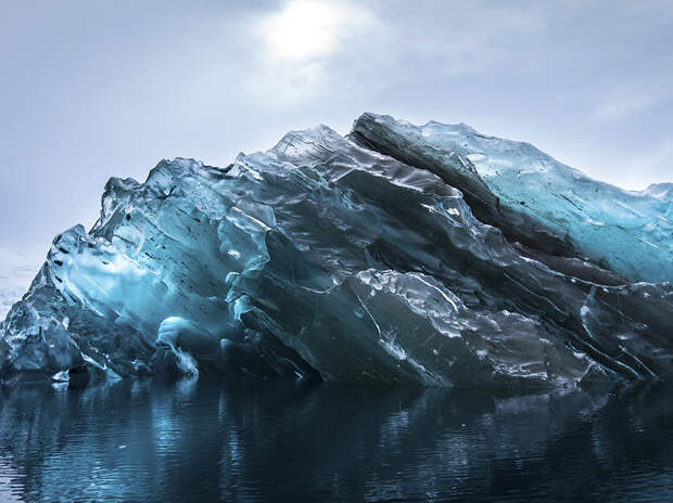 flipped-iceberg-antarctica_88301_990x742