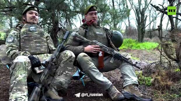 Бойцы Яша и Шома рассказали RT о работе вблизи линии боевого соприкосновения