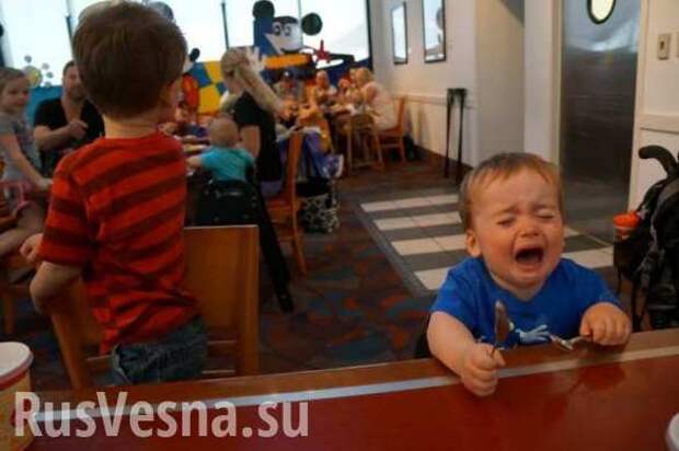 Родители бьют тревогу: в киевских детсадах кормят прозрачным хлебом | Русская весна