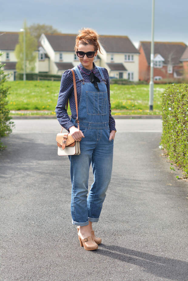 Blue denim dungarees (overalls), patterned Peter Pan collar shirt and heeled clogs