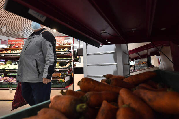 Опубликованы кадры с уличным мусорным баком в торговом зале московского «Магнита»