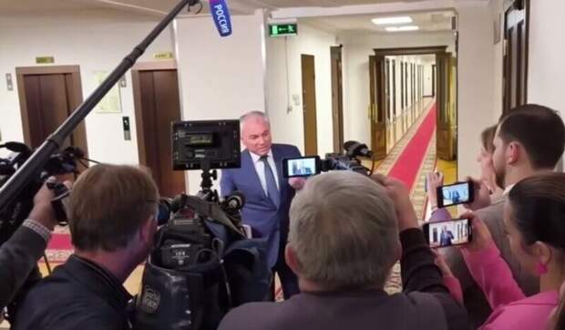 Володин объяснил запрет на съёмку в Госдуме заботой о психическом здоровье фоторепортёров