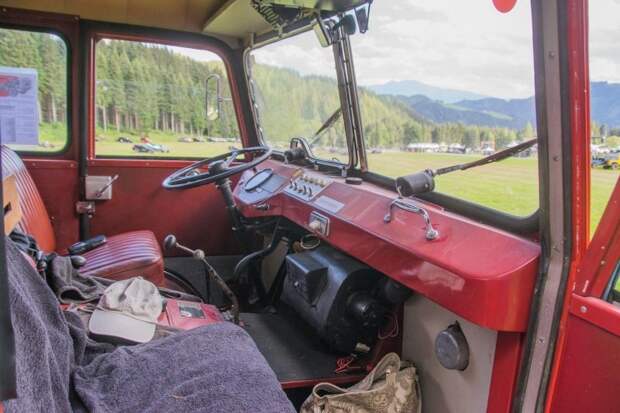 Jeep Forward Control — "Буханка" из США на службе в швейцарской пожарке. Jeep Forward Control, jeep, авто, автомобили, буханка, олдтаймер, пожарный автомобиль, ретро авто
