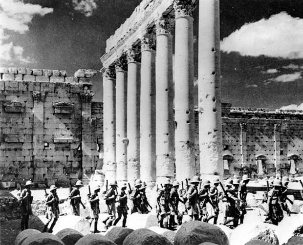 Развалины Пальмиры были обнаружены английскими купцами в конце XVII в., археологические раскопки начались в XX в.