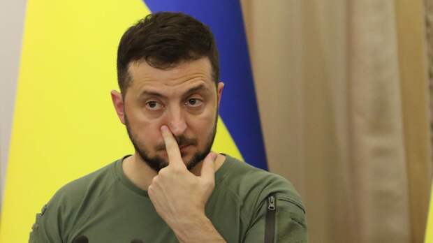 Китайцы восхитились мужеством Берлускони после его жесткого заявления о Зеленском