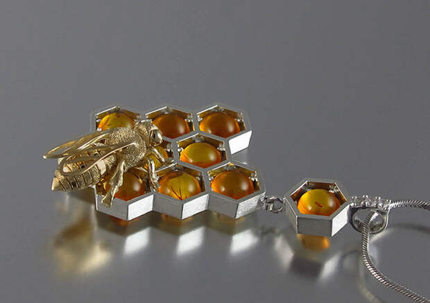 honeycomb-jewelry-bee-winged-lion-4