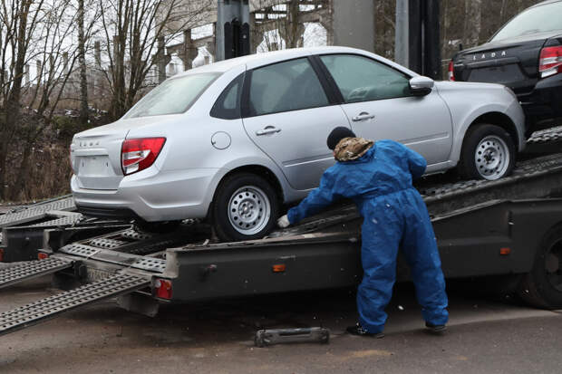 «АвтоВАЗ» объяснил прекращение выпуска модификации Lada Granta
