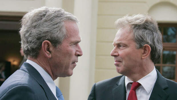 Президент США Джордж Буш и премьер-министр Великобритании Тони Блэр. Архивное фото