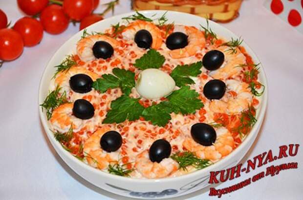 Салат морская звезда с кальмарами и красной рыбой