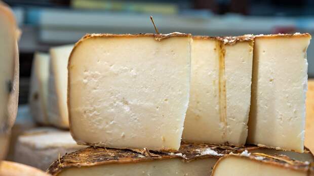 Диетолог Соломатина рассказала, как определить поддельную молочную продукцию