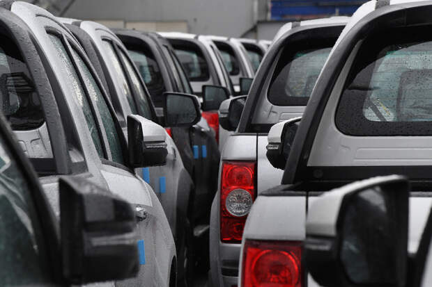 Дилеры заявили о снижении цен из-за большого числа авто из КНР в России
