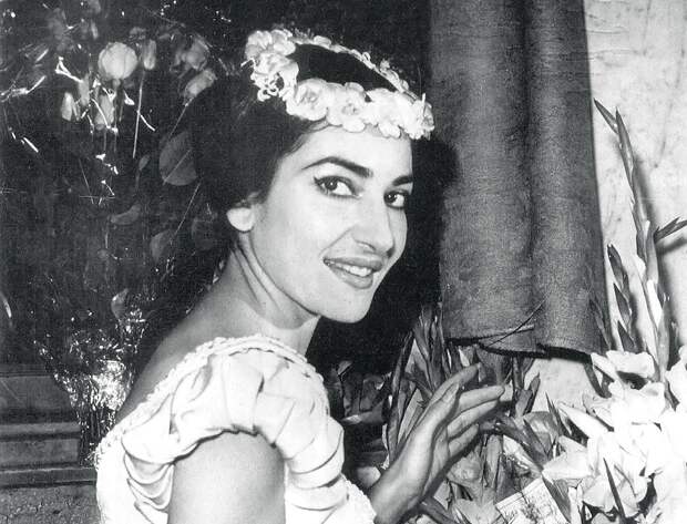 Мария Каллас в опере Винченцо Беллини Сомнамбула. Фото / Maria Callas La Sonnambula photo