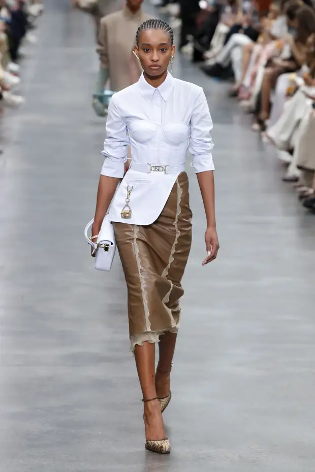 10 вещей, которые женщины позаимствовали из мужского гардероба