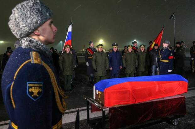В Липецке прощаются с погибшим в Сирии летчиком Олегом Пешковым В Липецке прощаются с погибшим в Сирии летчиком Олегом Пешковым